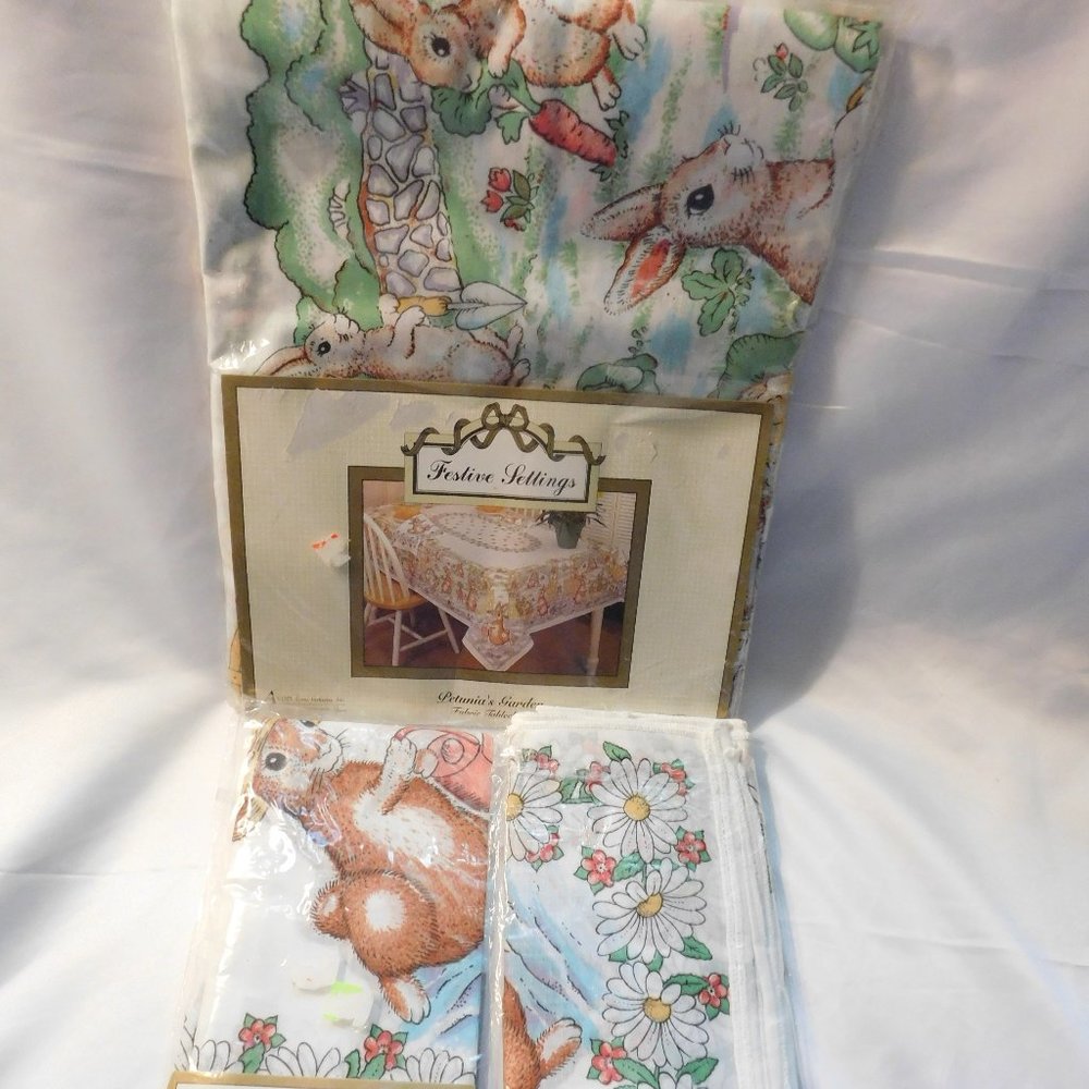 VINTAGE AVON FASHIONS PETUNIA'S GARDEN TABLECLOTH AND NAPKINS
